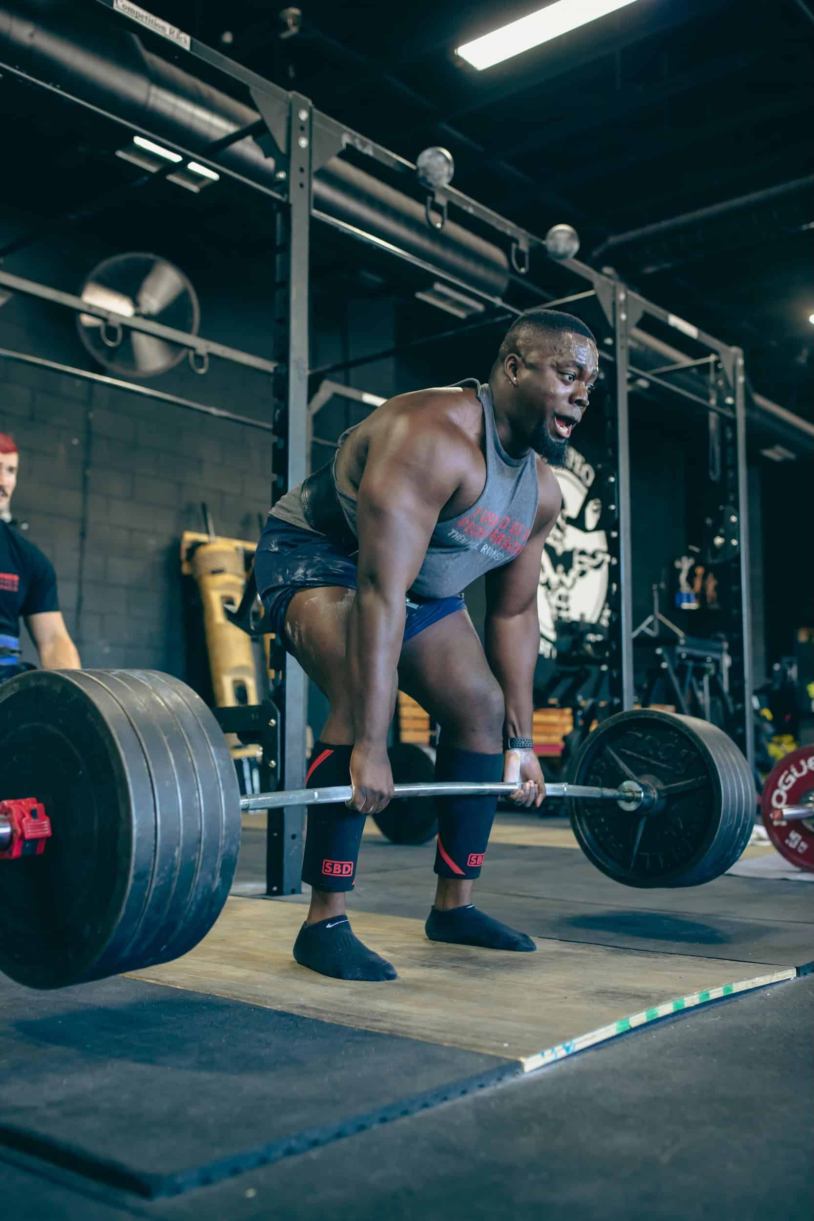 Benefits of Training at a Powerlifting Gym vs Big Box Gyms Explained By Clearwater Powerlifting Coach